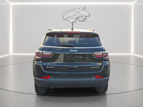 Diamond Black Crystal Pearlcoat 2026 Jeep Compass Limited