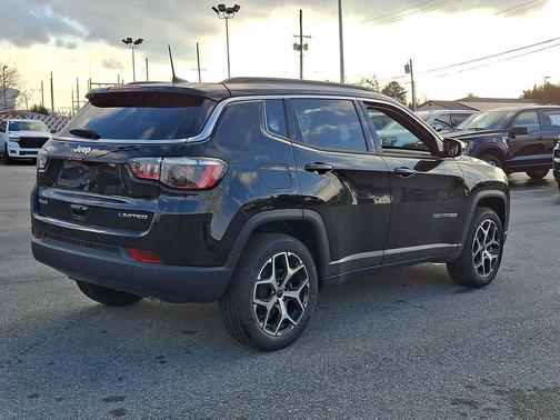 Diamond Black Crystal Pearlcoat 2026 Jeep Compass Limited