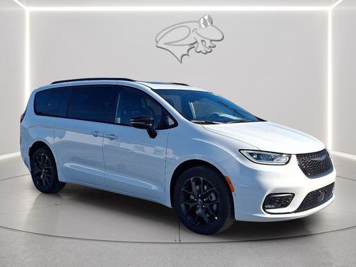 PW7 Bright White Clear Coat 2026 Chrysler Pacifica Limited