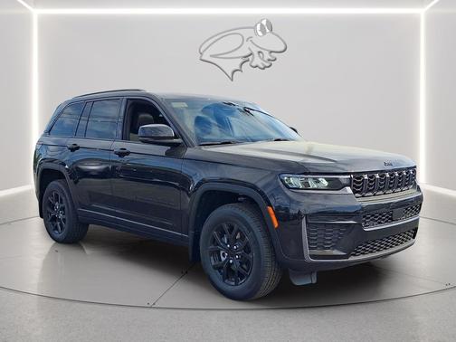 Diamond Black Crystal Pearlcoat 2026 Jeep Grand Cherokee Altitude