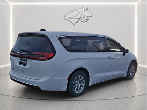 Bright White Clearcoat 2026 Chrysler Pacifica L