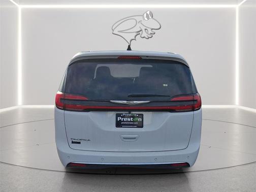 Bright White Clearcoat 2026 Chrysler Pacifica L