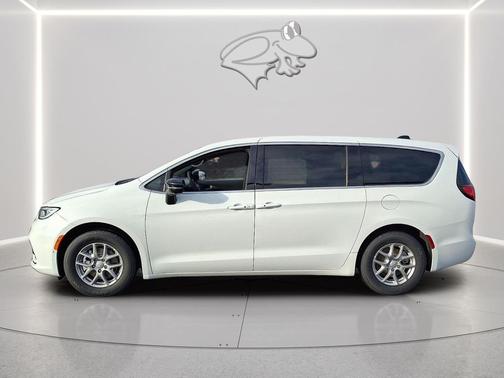 Bright White Clearcoat 2026 Chrysler Pacifica L