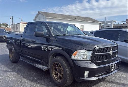 Brilliant Black Crystal Pearlcoat 2017 RAM 1500 Express