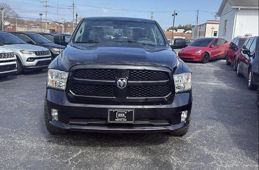 Brilliant Black Crystal Pearlcoat 2017 RAM 1500 Express
