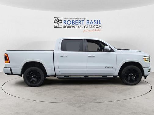 Bright White Clearcoat 2020 RAM 1500 Laramie