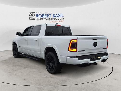 Bright White Clearcoat 2020 RAM 1500 Laramie