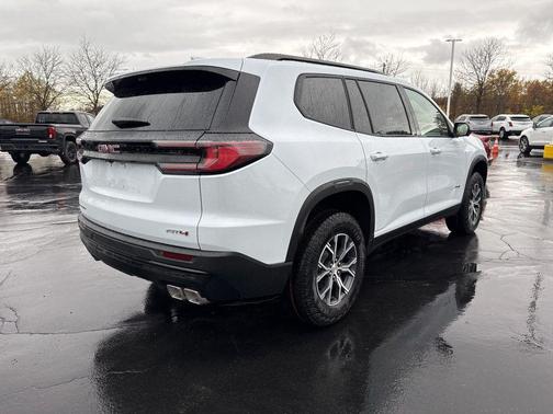 2026 GMC Acadia AWD AT4