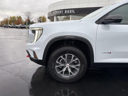 2026 GMC Acadia AWD AT4