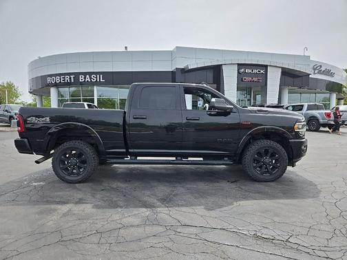 Diamond Black Crystal Pearlcoat 2019 RAM 2500 Laramie Crew Cab 4x4 6'4' Box