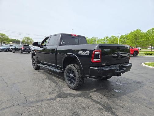 Diamond Black Crystal Pearlcoat 2019 RAM 2500 Laramie Crew Cab 4x4 6'4' Box