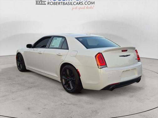 2023 Chrysler 300 C