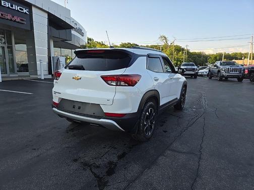 Summit White 2021 Chevrolet Trailblazer LT