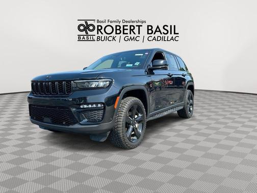 Diamond Black Crystal Pearlcoat 2024 Jeep Grand Cherokee Limited
