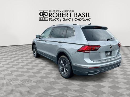 Silver Metallic 2022 Volkswagen Tiguan 2.0T SE 4MOTION
