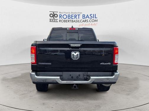 Diamond Black Crystal Pearlcoat 2019 RAM 1500 Big Horn