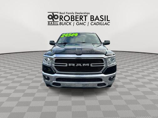 Diamond Black Crystal Pearlcoat 2019 RAM 1500 Big Horn
