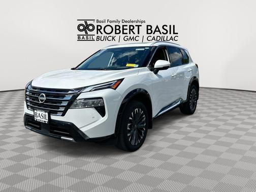 Everest White Pearl 2025 Nissan Rogue Platinum