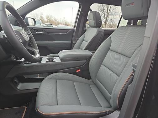 2025 GMC Acadia AWD AT4