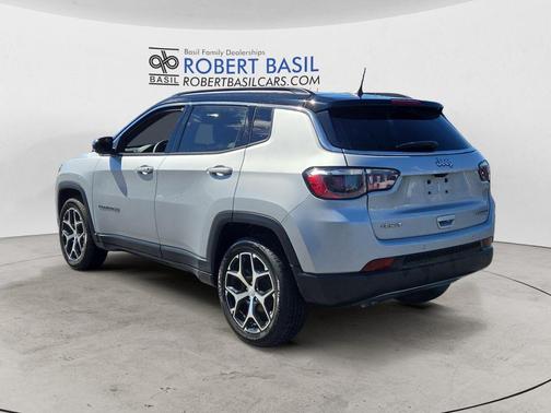 Silver Zynith Metallic Clearcoat 2024 Jeep Compass Limited