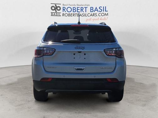 Silver Zynith Metallic Clearcoat 2024 Jeep Compass Limited