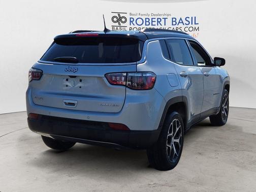 Silver Zynith Metallic Clearcoat 2024 Jeep Compass Limited