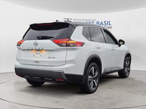 2024 Nissan Rogue SL