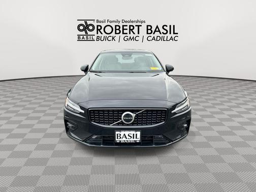 Onyx Black Metallic 2024 Volvo S60 B5 Core Dark Theme