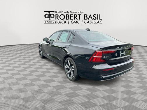 Onyx Black Metallic 2024 Volvo S60 B5 Core Dark Theme