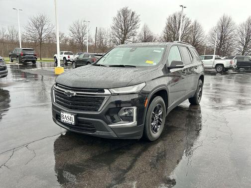 Black Metallic 2023 Chevrolet Traverse LT Cloth