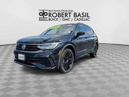 Deep Black 2022 Volkswagen Tiguan 2.0T SE R-Line Black 4MOTION