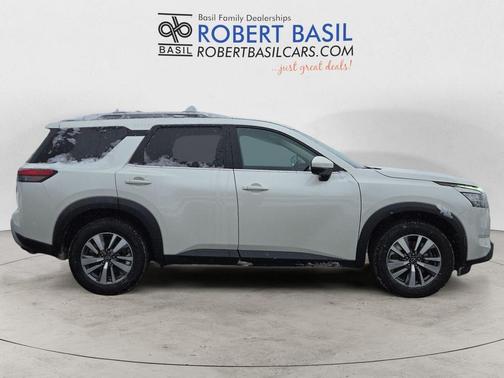2023 Nissan Pathfinder SL 4WD