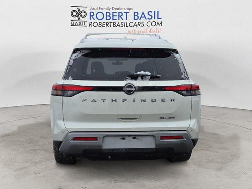 2023 Nissan Pathfinder SL 4WD