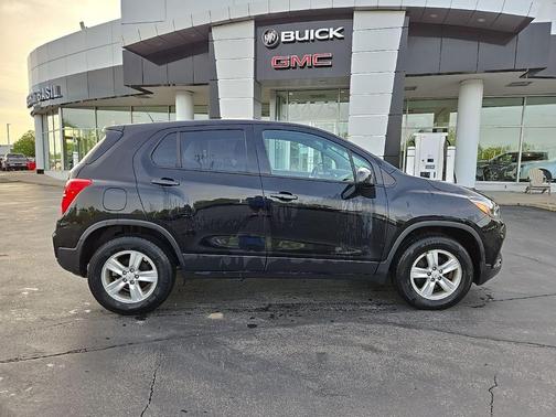 Mosaic Black Metallic 2020 Chevrolet Trax LS