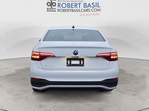 Pure White 2024 Volkswagen Jetta 1.5T S