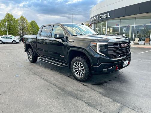 Onyx Black 2023 GMC Sierra 1500 AT4