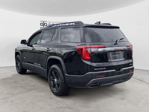 2023 GMC Acadia AWD AT4