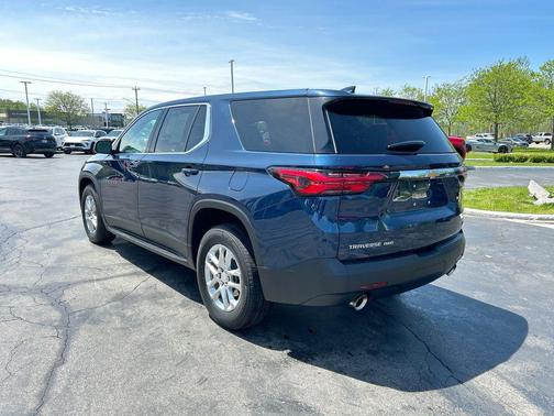 Blue Metallic 2022 Chevrolet Traverse LS