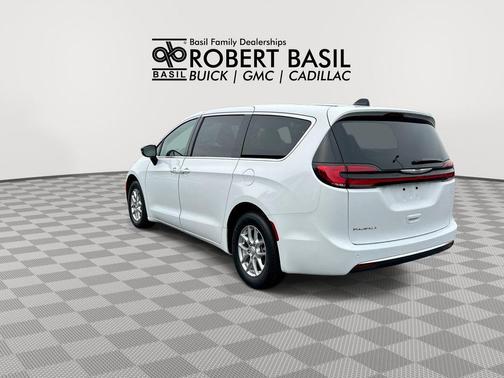 Bright White Clearcoat 2025 Chrysler Pacifica L