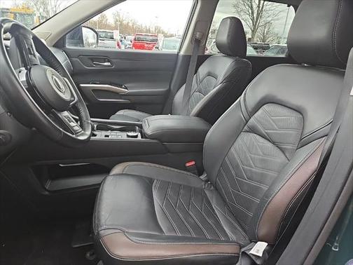 2023 Nissan Pathfinder Platinum 4WD