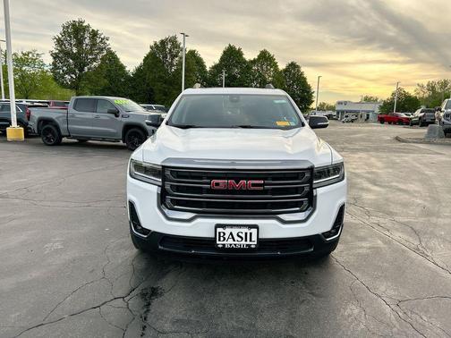 Summit White 2023 GMC Acadia AWD AT4