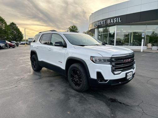 Summit White 2023 GMC Acadia AWD AT4
