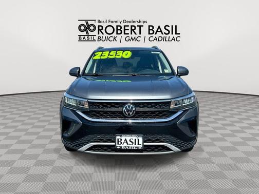 Platinum Gray Metallic 2022 Volkswagen Taos 1.5T SE