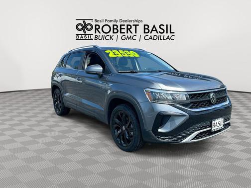 Platinum Gray Metallic 2022 Volkswagen Taos 1.5T SE