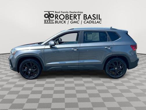 Platinum Gray Metallic 2022 Volkswagen Taos 1.5T SE