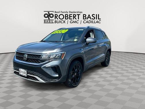 Platinum Gray Metallic 2022 Volkswagen Taos 1.5T SE