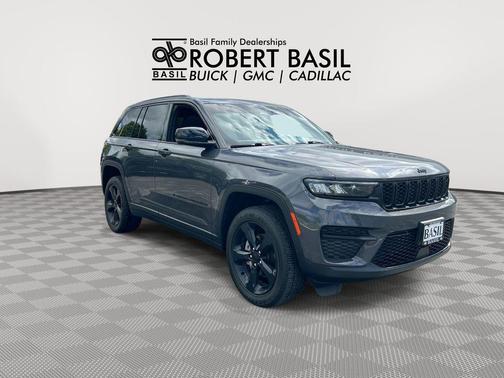 Baltic Gray Metallic Clearcoat 2023 Jeep Grand Cherokee Altitude