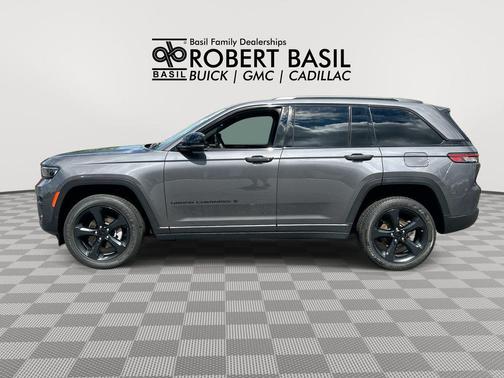 Baltic Gray Metallic Clearcoat 2023 Jeep Grand Cherokee Altitude