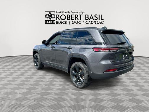 Baltic Gray Metallic Clearcoat 2023 Jeep Grand Cherokee Altitude