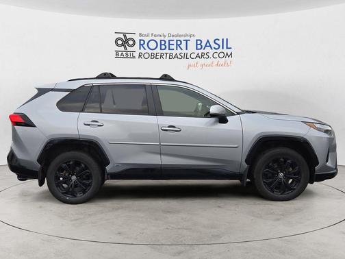 2022 Toyota RAV4 Hybrid SE